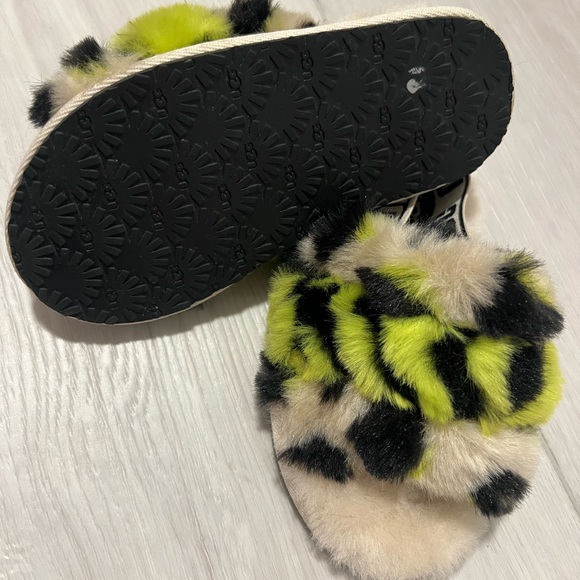Toddler Fluff Yeah UGG Slide Slippers - Picture 3 of 3